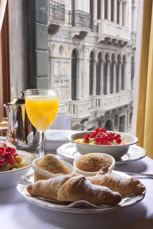 Hotel Al Ponte Dei Sospiri Venice Exterior photo