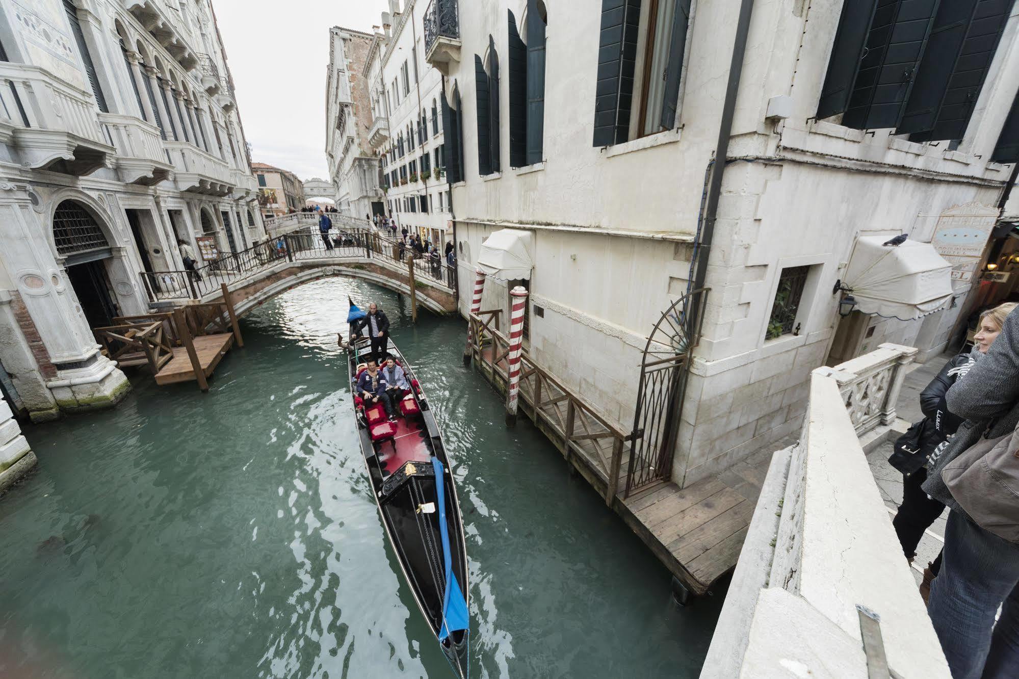 Hotel Al Ponte Dei Sospiri Venice Exterior photo